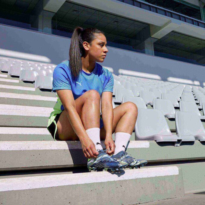 Botas de fútbol FUTURE 7 ULTIMATE para mujer, para terreno firme y artificial