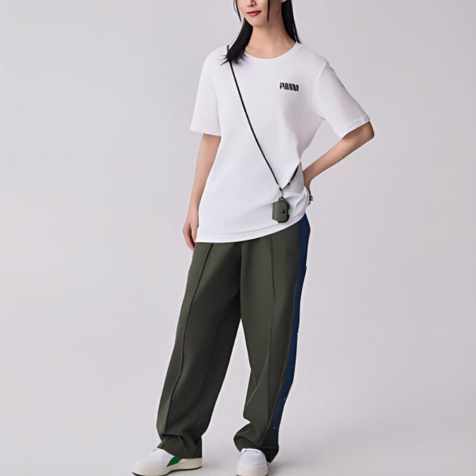 Camiseta Essentials con logo pequeño «Blanca»