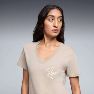 Camiseta Essentials Script con cuello en V para mujer