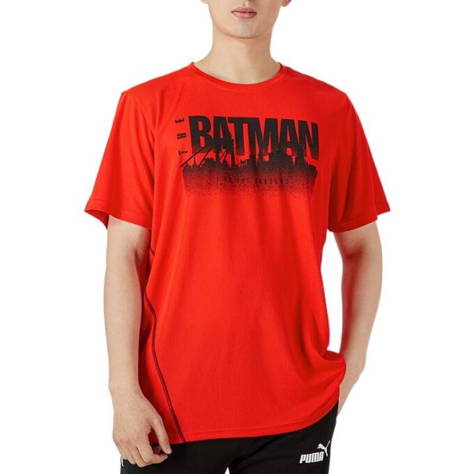 Camiseta gráfica de rendimiento PUMA x Batman «Roja»