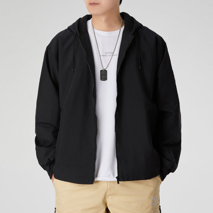 Chaqueta con capucha y cremallera completa «Negra»