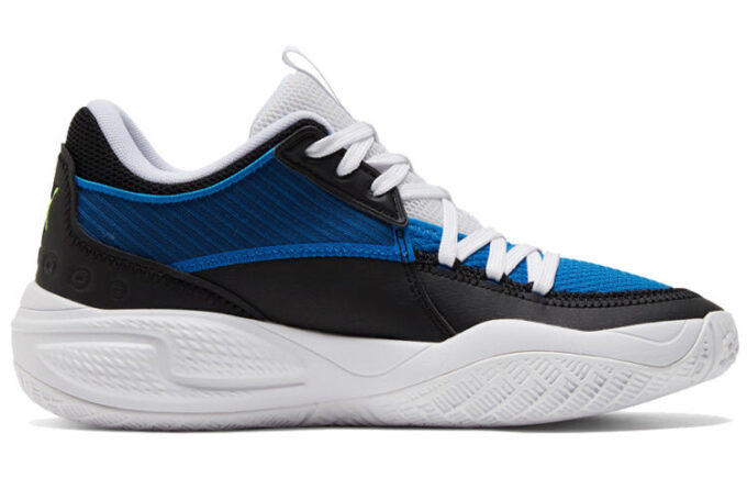 Court Rider I «Futuro resplandor azul verdoso»