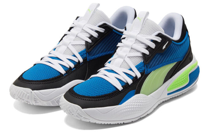 Court Rider I «Futuro resplandor azul verdoso»