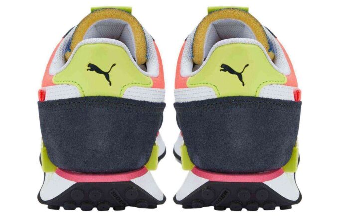 Future Rider juega en «Lake Blue Pink»