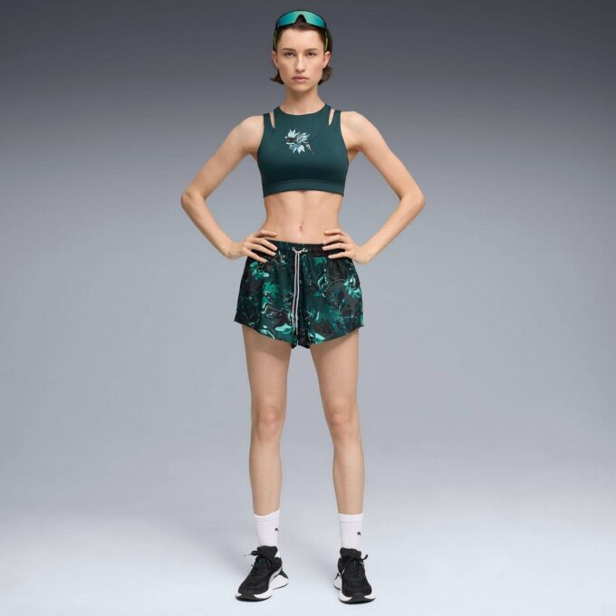 Pantalones cortos de entrenamiento tejidos Green Terrains para mujer