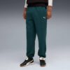 Pantalones deportivos holgados para hombre: básicos de armario