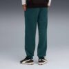Pantalones deportivos holgados para hombre: básicos de armario