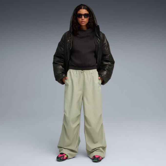 Pantalones paracaídas para mujer: esenciales para tu armario