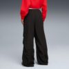 Pantalones paracaídas para mujer: esenciales para tu armario