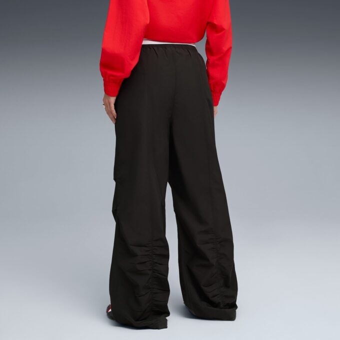 Pantalones paracaídas para mujer: esenciales para tu armario