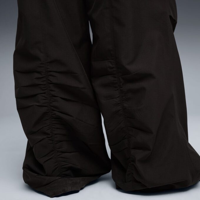 Pantalones paracaídas para mujer: esenciales para tu armario