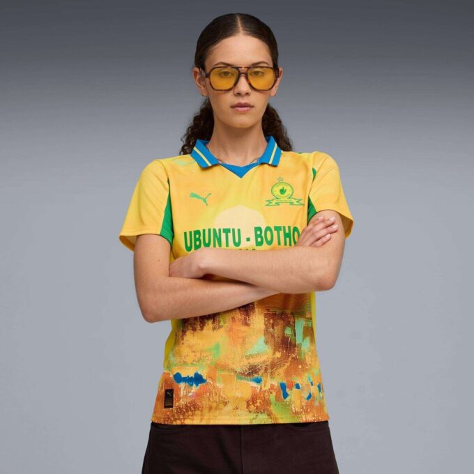 Réplica de la camiseta de fútbol PUMA x KIDSUPER Mamelodi Sundowns para mujer Réplica de la camiseta de fútbol PUMA x KIDSUPER Mamelodi Sundowns para mujer