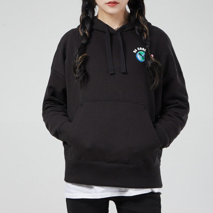 Sudadera con capucha Downtown Graphic «Negro, azul y rosa» (WMNS)