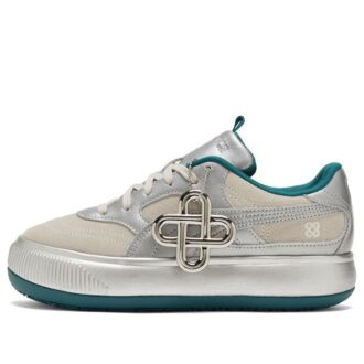 (WMNS) Pronuncia x Suede Mayu 2 «Silver Ultra Violet»