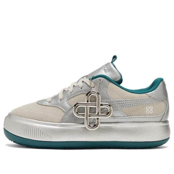 (WMNS) Pronuncia x Suede Mayu 2 «Silver Ultra Violet»