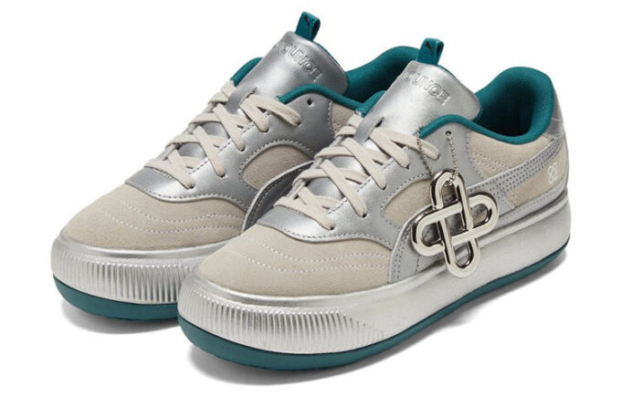 (WMNS) Pronuncia x Suede Mayu 2 «Silver Ultra Violet»