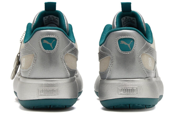 (WMNS) Pronuncia x Suede Mayu 2 «Silver Ultra Violet»